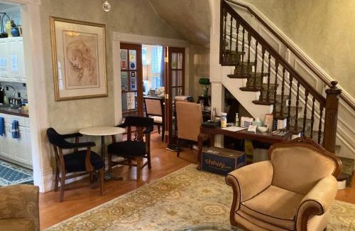 Boystown Cama Y Desayuno | The Villa Toscana