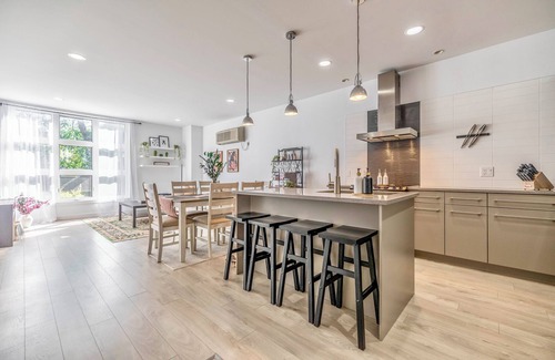 Winnipeg Condominio | The Village Vista︱KING bed︱Heart of the City︱Stocked & Fully Furnished