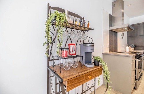 Winnipeg Condominio | The Village Vista︱KING bed︱Heart of the City︱Stocked & Fully Furnished