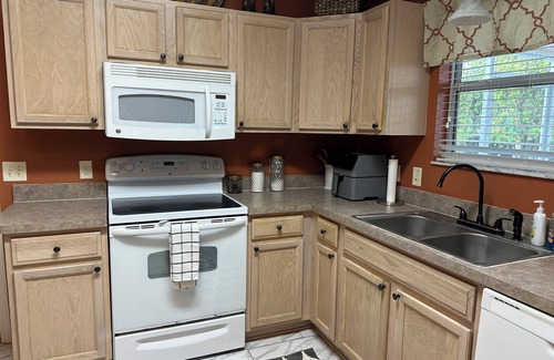 Sanibel Casa | The Villages FL Community w/ Elec. Golf Cart. Restaurants, Shopping & Hospitals.