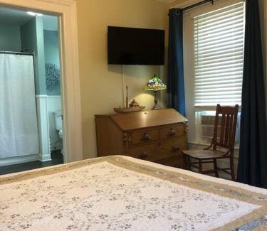 Azalia Cama Y Desayuno | The Vine Bed & Breakfast, LLC