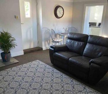 Hopton Casa | The Vineyard, 1 bedroom cottage with hot tub