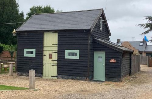 Hopton Casa | The Vineyard, 1 bedroom cottage with hot tub