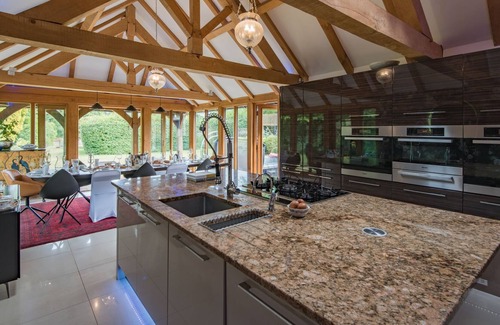 Adisham Otro | Doghouse Farm - farmhouse with pool that sleeps 16 guests in 5 bedrooms