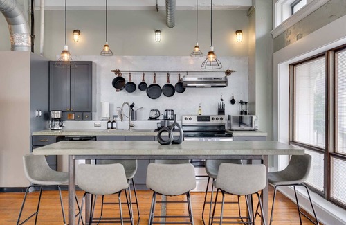 Civil Rights Historic District Apartamento | The Vintage Gem | Covered Parking | Sleeps 8 | DT
