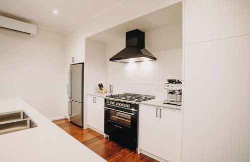 Peerabeelup Casa | The Vintners: Where luxury meets nature, five master suites & spacious living