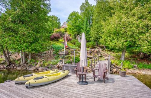 Val-des-Monts Chalet De Esquí | The Vista - Magnificent waterfront beach & hot tub
