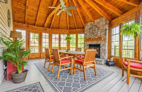 Val-des-Monts Chalet De Esquí | The Vista - Magnificent waterfront beach & hot tub