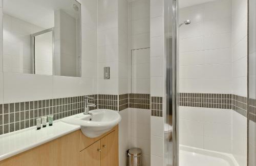 Central Milton Keynes Apartamento | The Vizion serviced apartments from Pincott Properties - free parking, private balcony, and WiFi