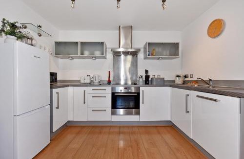 Central Milton Keynes Apartamento | The Vizion serviced apartments from Pincott Properties - free parking, private balcony, and WiFi