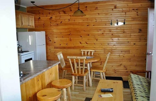 Algoma District Hotel | The Voyageurs' Lodge