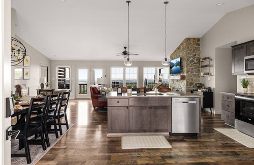 Front Royal Cabaña | The Vue - Mountain top hot tub overlooking the Shenandoah River