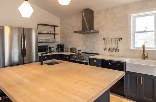 Ameliasburgh Casa | The Vue! Stay near wine country