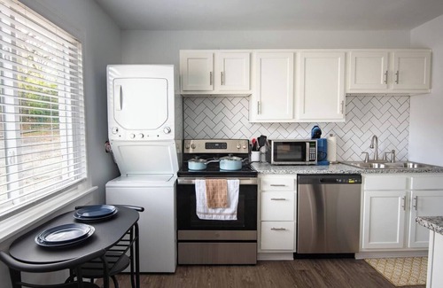 Five Points South Condominio | The Vulcan Octoplex - 8 Private Units/WiFi/Parking