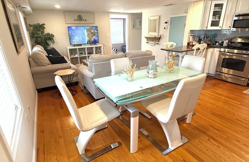 Devon Casa | The W – Coastal + Cozy - Walk to Beach + Tyde