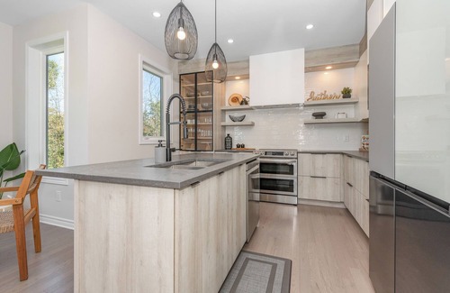 Kemptville Casa | The Wabi Sabi: 5-bedrooms luxury golf course home