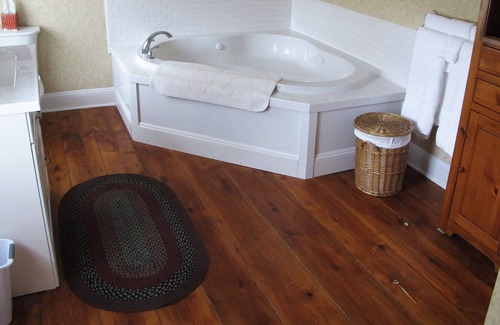 Ellenville Casa | The Wagar Suite is one of the two units in The Wagar Farm 1800's farmhouse. It is situated on 6 acres and overlooks the Beerkill stream. The Wagar Suite has the feel of an old farmhouse with all the modern conveniences including a whirlpool tub.
