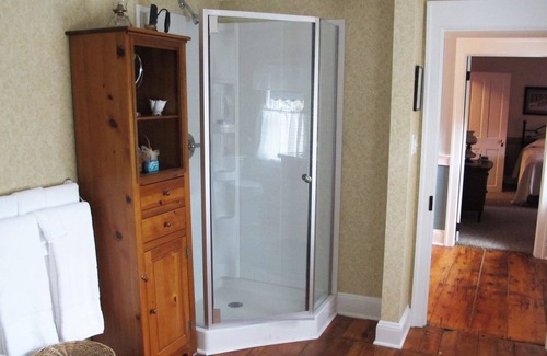 Ellenville Casa | The Wagar Suite is one of the two units in The Wagar Farm 1800's farmhouse. It is situated on 6 acres and overlooks the Beerkill stream. The Wagar Suite has the feel of an old farmhouse with all the modern conveniences including a whirlpool tub.