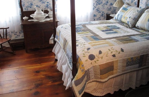 Ellenville Casa | The Wagar Suite is one of the two units in The Wagar Farm 1800's farmhouse. It is situated on 6 acres and overlooks the Beerkill stream. The Wagar Suite has the feel of an old farmhouse with all the modern conveniences including a whirlpool tub.