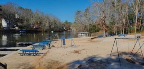 Snellville Cabina | The Walled Garden at Norris Lake