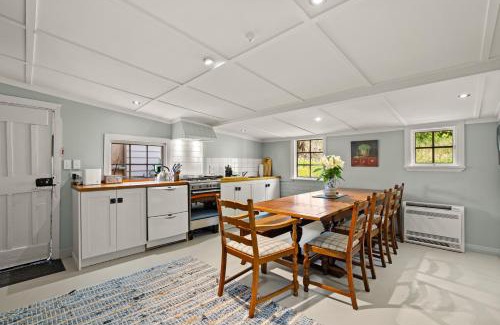 Wanaka Casa | The Walnut Cottage - Sleeps 6, Walk to Lake