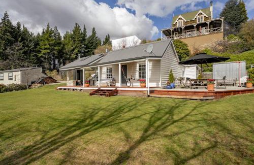 Wanaka Casa | The Walnut Cottage - Sleeps 6, Walk to Lake