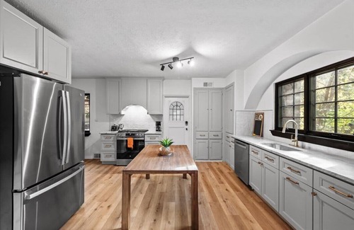 Shadyside Casa | The Walnut Suites - The Family Suite