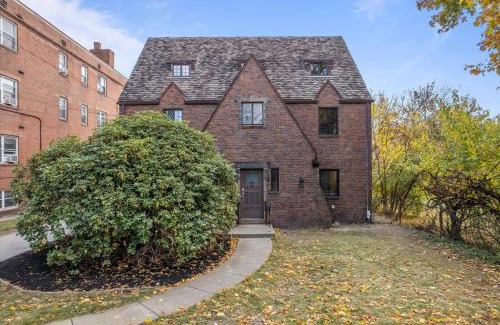 Shadyside Apartamento | The Walnut Suites - The Incline Suite