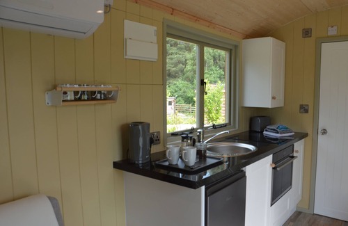 Pickering Cabina | The Warren No Hot Tub 1 pet allowed Onsite Fishing