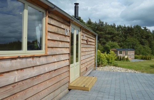 Pickering Cabina | The Warren No Hot Tub 1 pet allowed Onsite Fishing