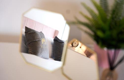 Warrington Apartamento | The Warrington Hideaway - Pluxa Rose Gray