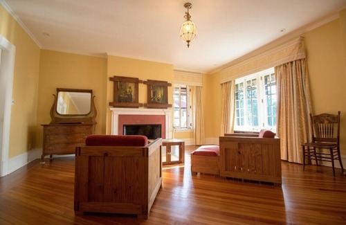 Highland Mills Cama Y Desayuno | The Washington Room at Rushmore Estate in Woodbury NY Bed and Breakfast