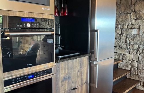 Waltham Chalet De Esquí | The Water's Edge Cabins: 2 Luxury Waterfront Chalets - Quebec