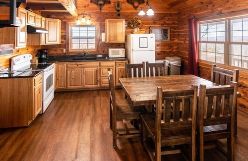 Ponca Condominio | The Waterfall Cabin w/ Incredible Sunset View