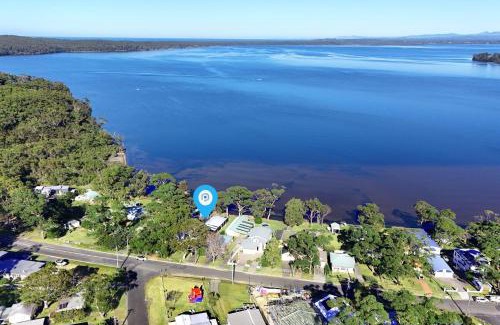 Erowal Bay Casa | The Waterfront House - Pet Friendly - Absolute Waterfront