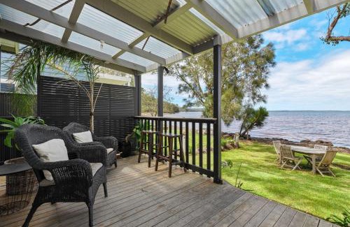Erowal Bay Casa | The Waterfront House - Pet Friendly - Absolute Waterfront