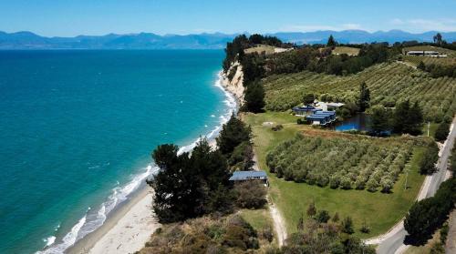 Tasman Cabina | The Waters