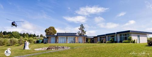 Tasman Cabina | The Waters