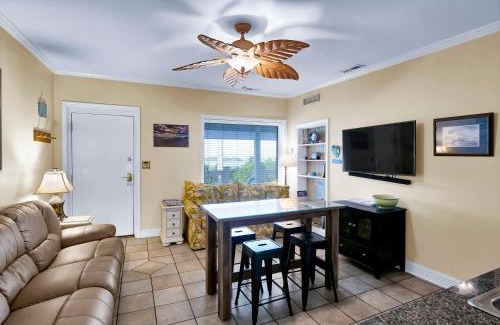 Airlie Casa | The Waterway 403 by Sea Scape Properties