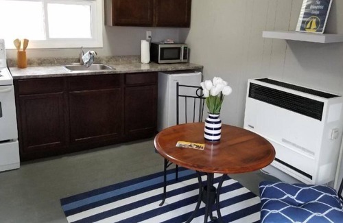 Bloomfield Cabaña | The Waupoos-PEC Couple's getaway