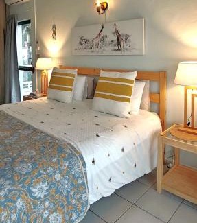 Umhlali Beach Apartamento | The Waves Beachfront Stay - Gleneagles