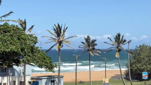 Umhlali Beach Apartamento | The Waves Beachfront Stay - Gleneagles