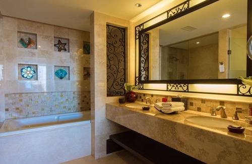 Marina Complejo | The Waves Meet Paradise en nuestro impresionante Resort en Cabo San Lucas