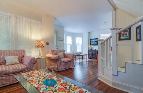 Oak Bluffs Casa | The Wayland Victorian