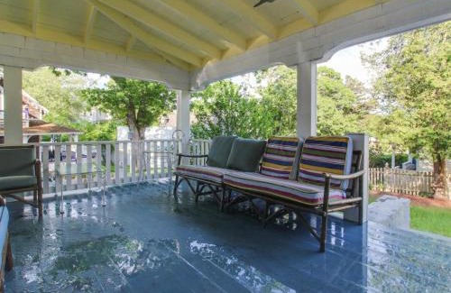 Oak Bluffs Casa | The Wayland Victorian