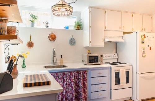 Chemainus Apartamento | The Wayward Inn