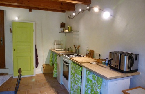 Mollans-sur-Ouveze Cabaña | La riqueza de la naturaleza en el corazón de un pueblo.