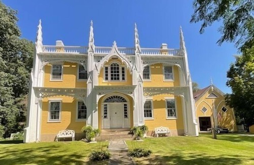 Kennebunk Casa | The Wedding Cake House!