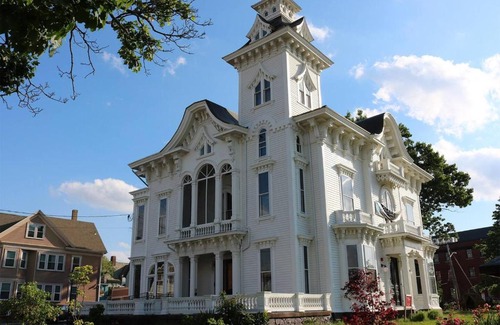 Federal Hill Cama Y Desayuno | The Wedding Cake House