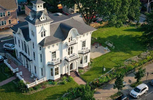 Federal Hill Cama Y Desayuno | The Wedding Cake House